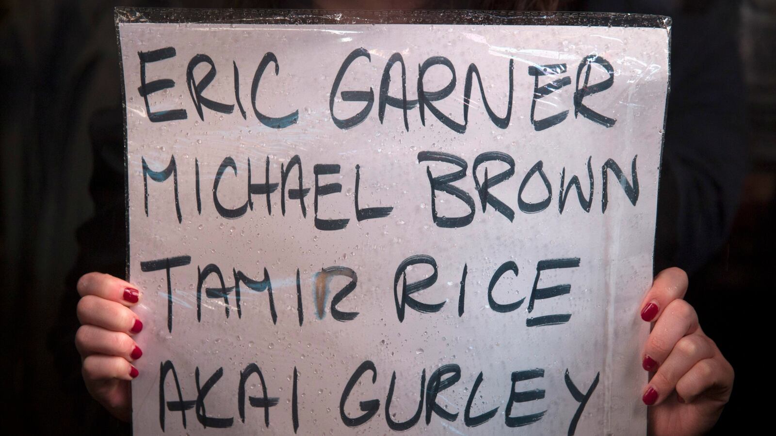 cheats/2016/10/24/eric-garner-death-investigators-replaced/161024-eric-garner-investigation-cheat_bqmzrd