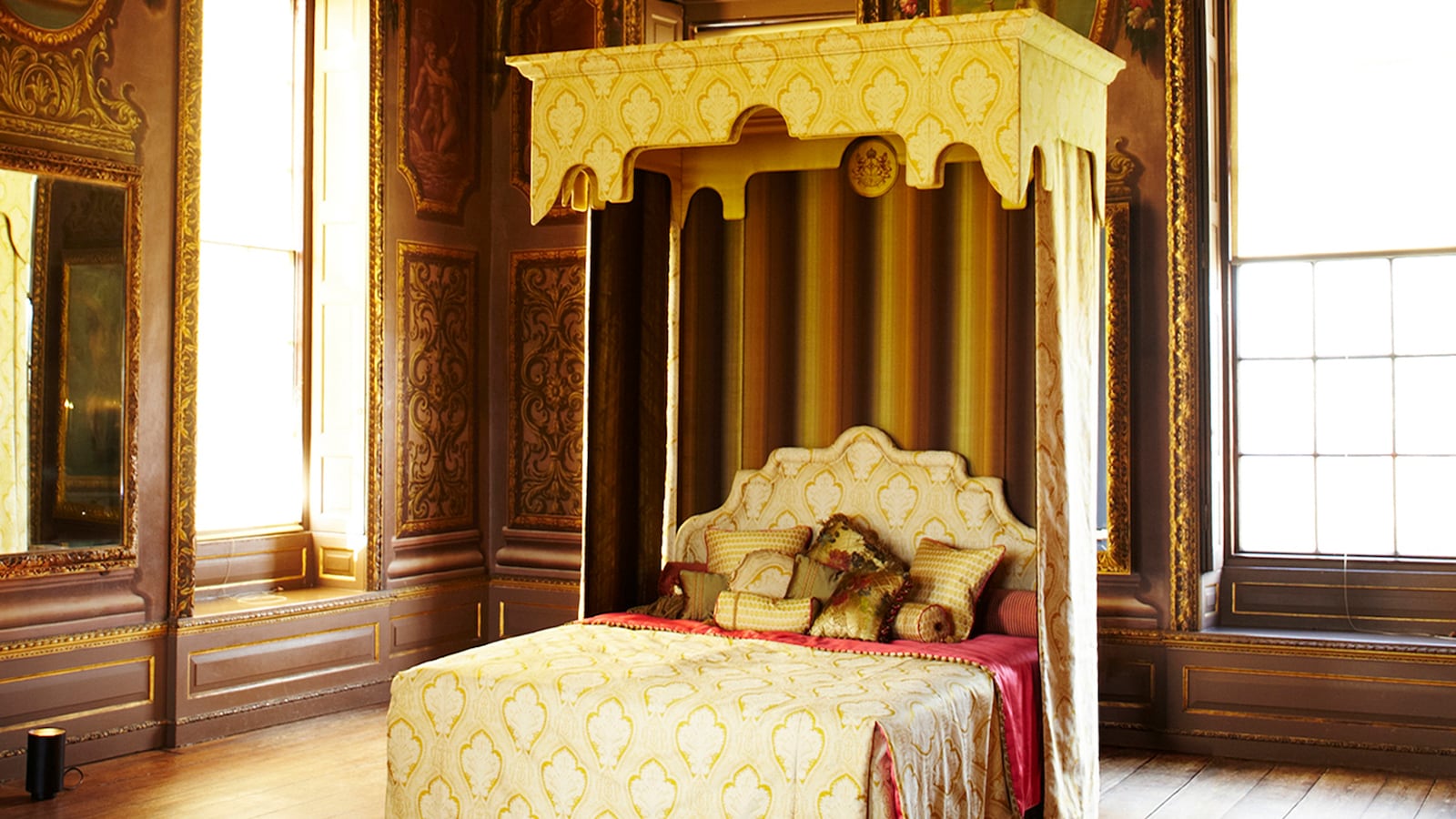 articles/2013/06/27/savoir-beds-royal-state-bed-just-perfect-if-you-have-175-000/130626-gross-bed-tease_tjwvex