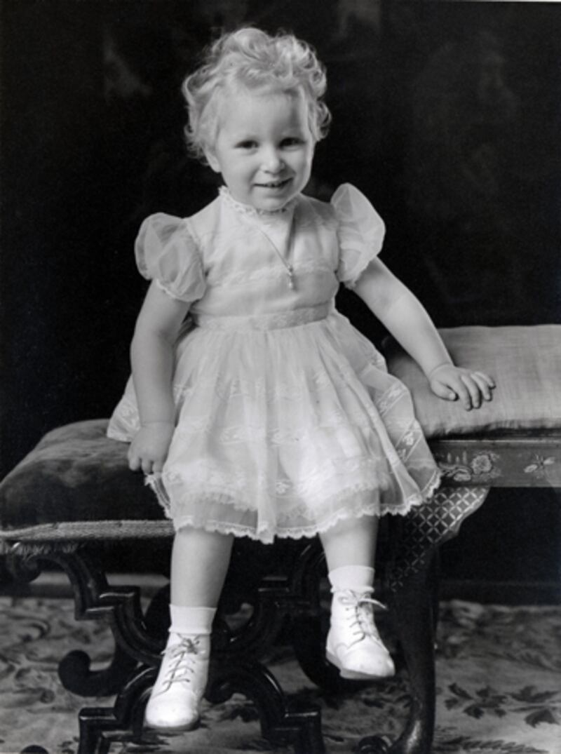 articles/2012/03/23/unseen-photos-of-queen-and-family-from-march-1952/princess-anne-portrait-royalist-sykes_r5si91