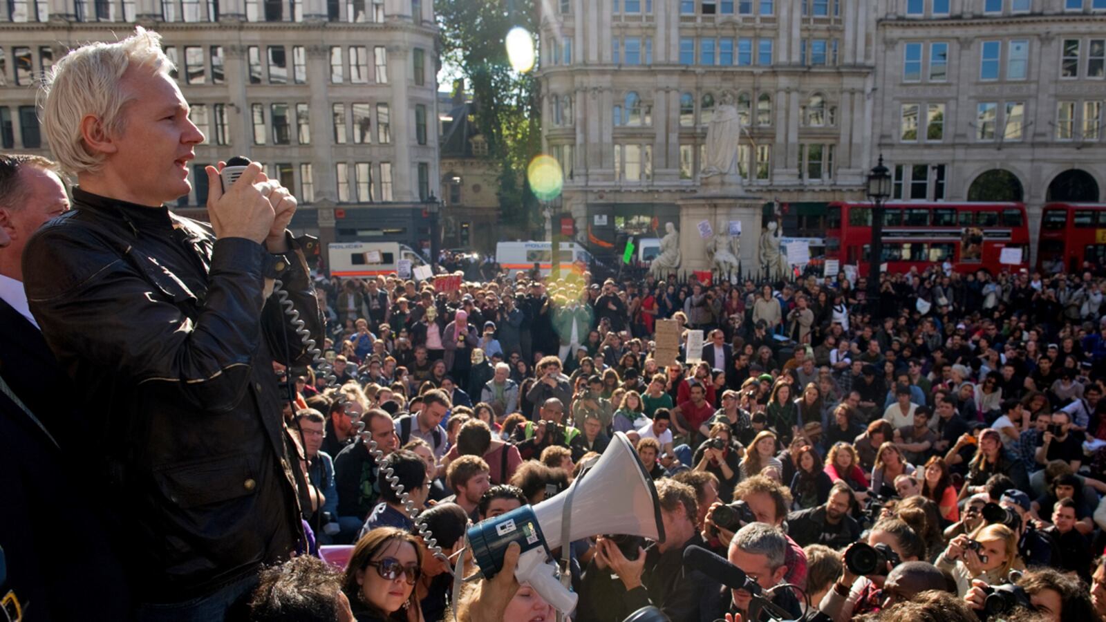 articles/2011/10/15/julian-assange-addresses-london-occupy-wall-street-protest/julian-assange-occupy-london-giglio_kaae1o