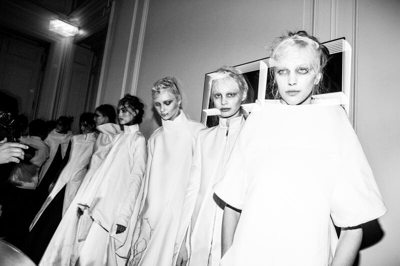 galleries/2013/03/07/backstage-at-paris-fashion-week-fall-2013-photos/130306-fashion6_xafrbe