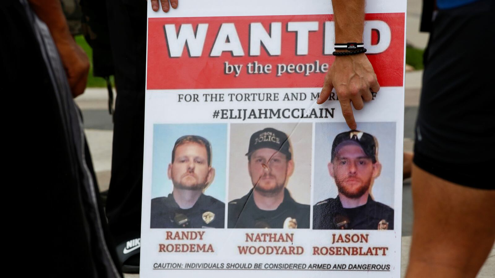 2020-08-31T023814Z_1922576440_RC2QOI9K0CN7_RTRMADP_3_GLOBAL-RACE-PROTESTS-DENVER_gd5wvx