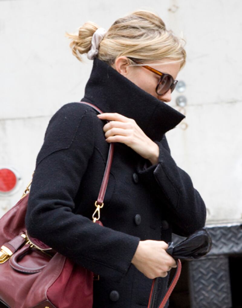 galleries/2011/12/01/stars-in-scrunchies-photos/stars-in-scrunchies-miller_mg0e3f