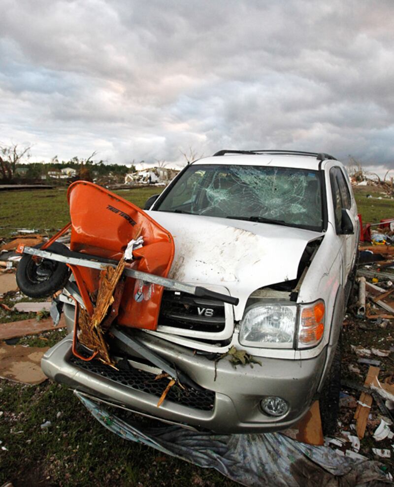 galleries/2011/04/28/tornadoes-kill-hundreds-in-the-south/tornado-3_wfbihh