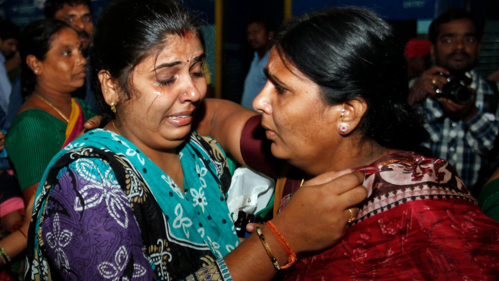 cheats/2013/06/26/bodies-recovered-in-india-chopper-crash/130626-india-crash-cheat_aftmoh