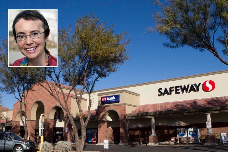 articles/2012/01/07/in-anti-government-arizona-even-the-shooting-of-a-representative-can-t-change-politics-much/giffords-shooting-anniversary-zoellner_cnhy1k