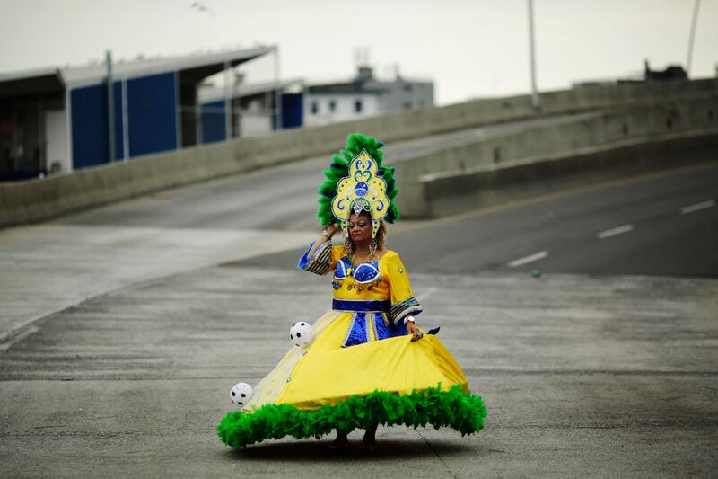 galleries/2014/03/08/the-week-in-photos-march-8-2014/140306-wip-carnival-highway_qj21xp