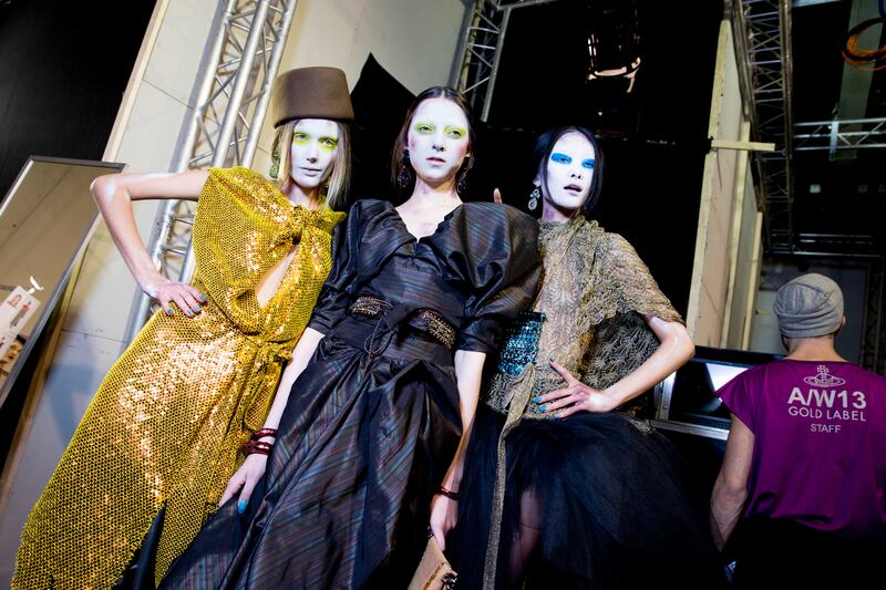 galleries/2013/03/07/backstage-at-paris-fashion-week-fall-2013-photos/130306-fashion16_sjabz3