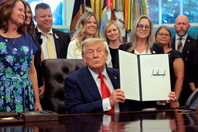 Trump’s bruising was clearly visible during his appearances in the Oval Office on Monday.