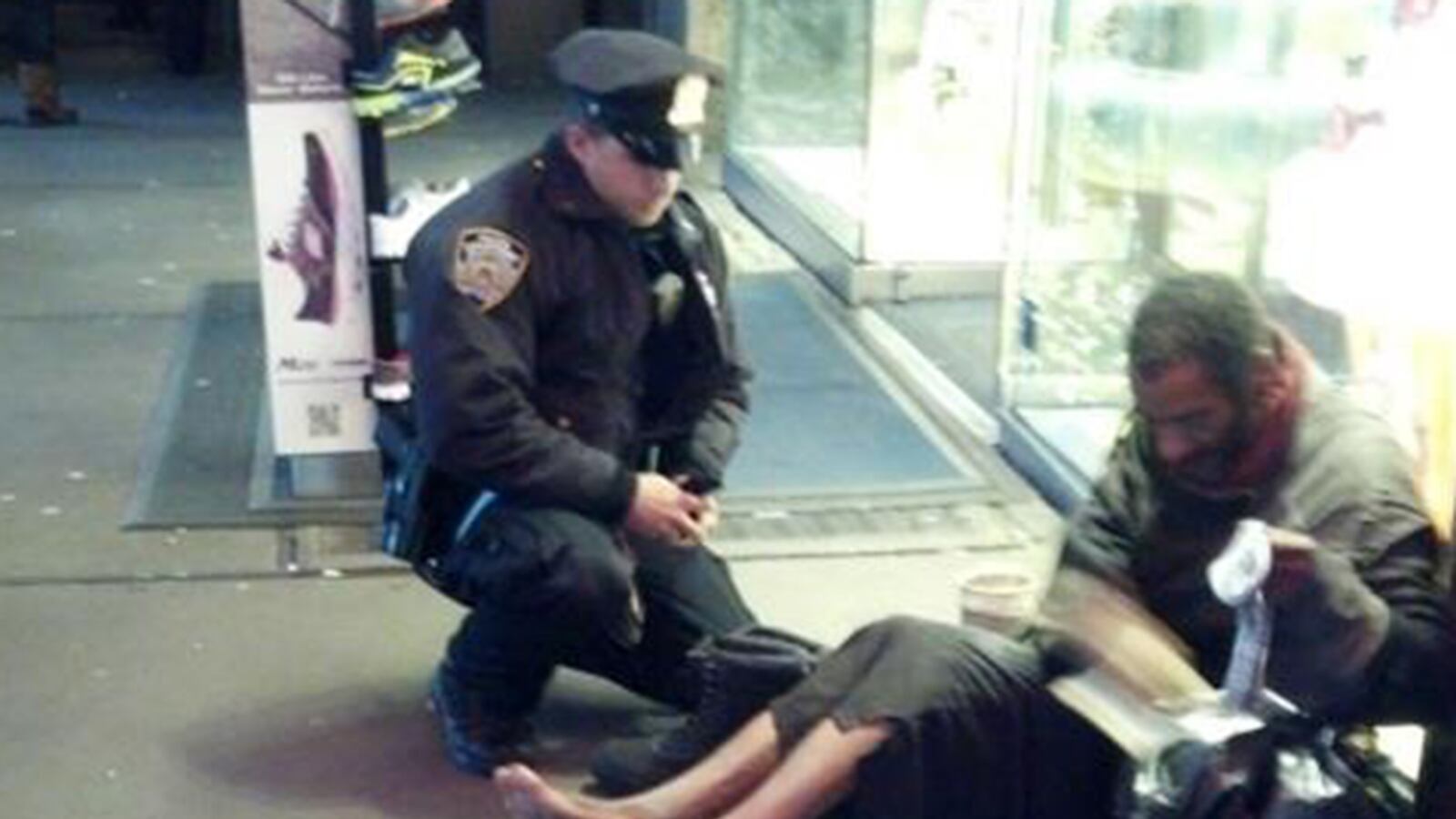 articles/2014/12/16/protesters-punched-this-good-samaritan-cop/141215-daly-good-samaritan-tease_jkxzst