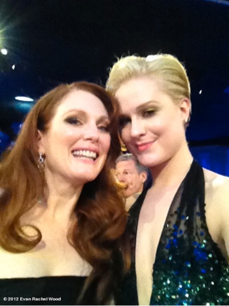 galleries/2012/01/22/twitpics/twitpics-120122-evan-rachel-wood_taca8m