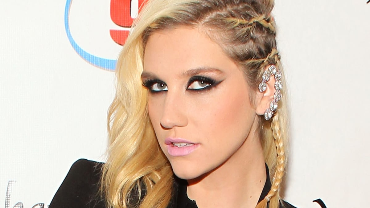 cheats/2012/12/21/ke-ha-not-forced-to-sing-die-young/kesha-die-young-cheat_bj8qhq