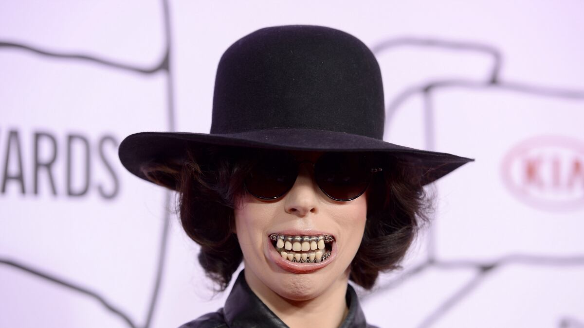 cheats/2013/11/08/lady-gaga-gives-up-ganja/gaga-space-cheat-11-6-13_f8s0na