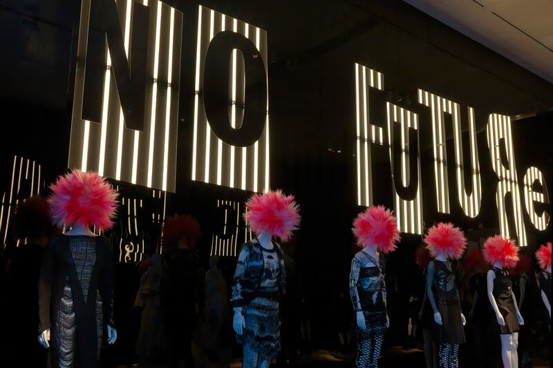 galleries/2013/05/06/punk-chaos-to-couture-at-the-met-museum-photos/130506-met-punk4_nohufd