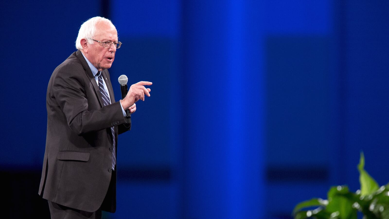 cheats/2015/10/28/sanders-let-states-legalize-marijuana/151028-sanders-cheat_hgepas