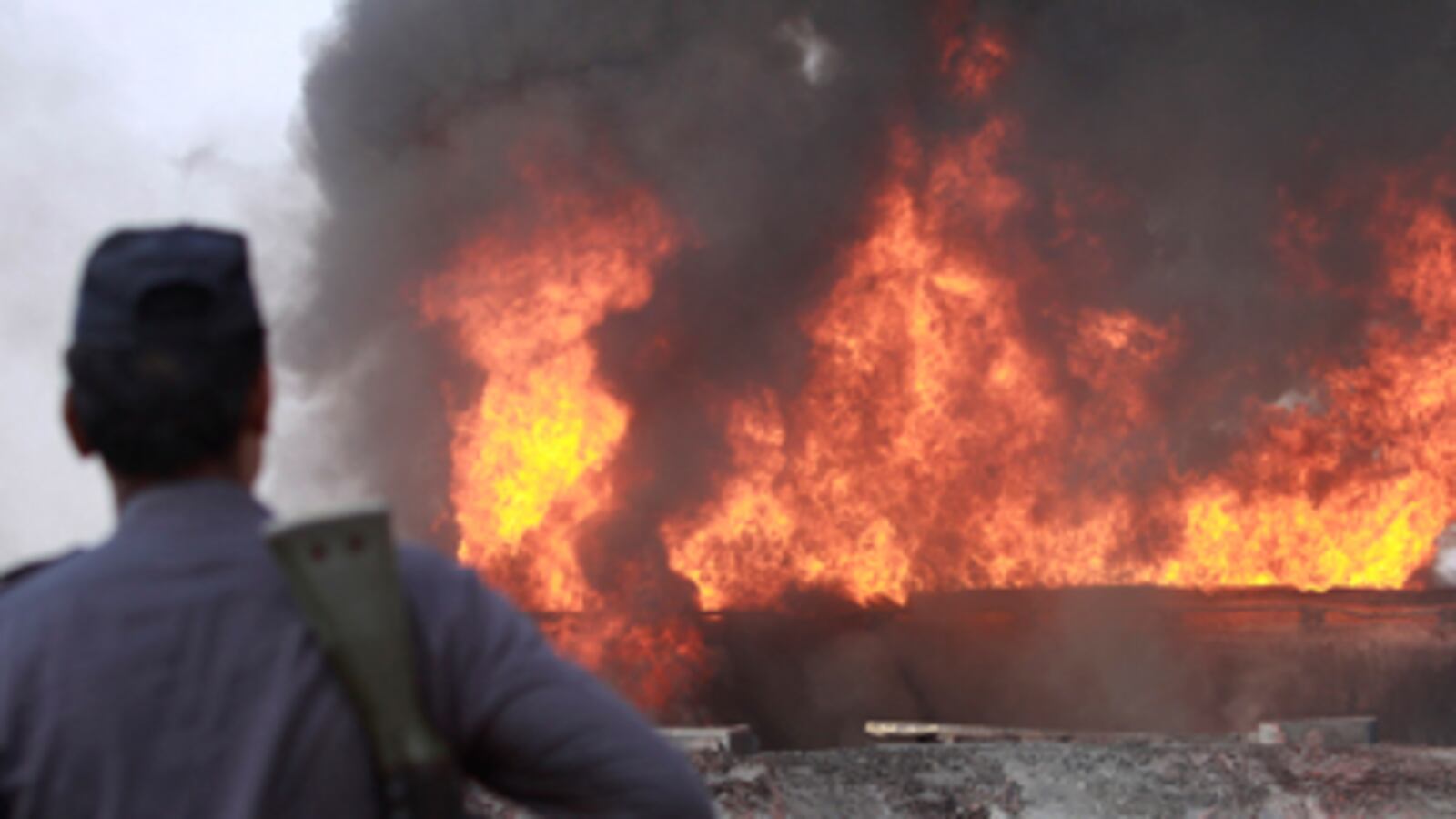 cheats/2010/10/01/nato-tankers-attacked-in-pakistan/nato-pakistan_pntjn4
