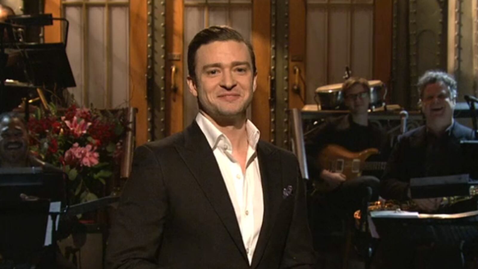 articles/2013/03/10/justin-timberlake-hosts-star-studded-snl-feat-jay-z-alec-baldwin-tom-hanks-more/130310-timberlake-snl-stern-tease_cozvt7