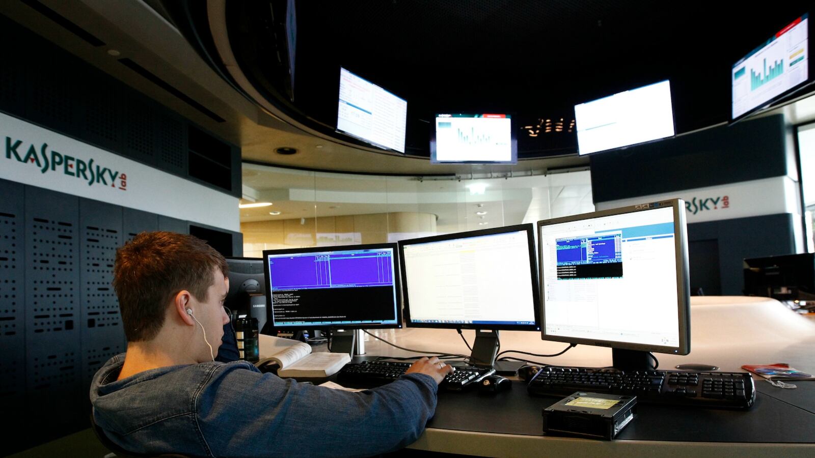 cheats/2017/05/11/u-s-intelligence-reviewing-government-use-of-kaspersky-software/170511-russia-kaspersky-review-cheat_ciszfz