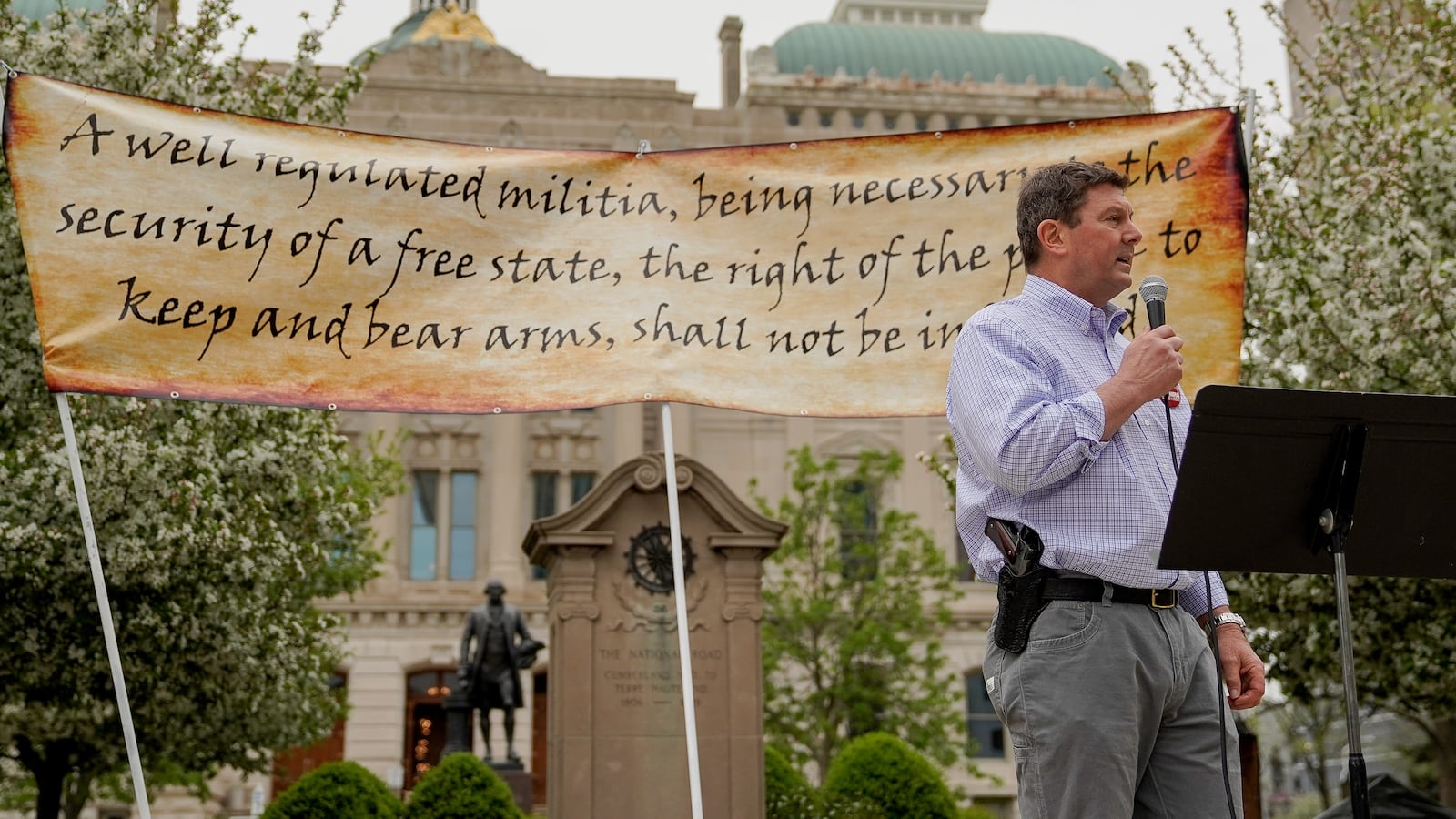 2019-04-27T201921Z_1404293213_RC13E5B95170_RTRMADP_3_USA-GUNS-NRA_fyrfpk