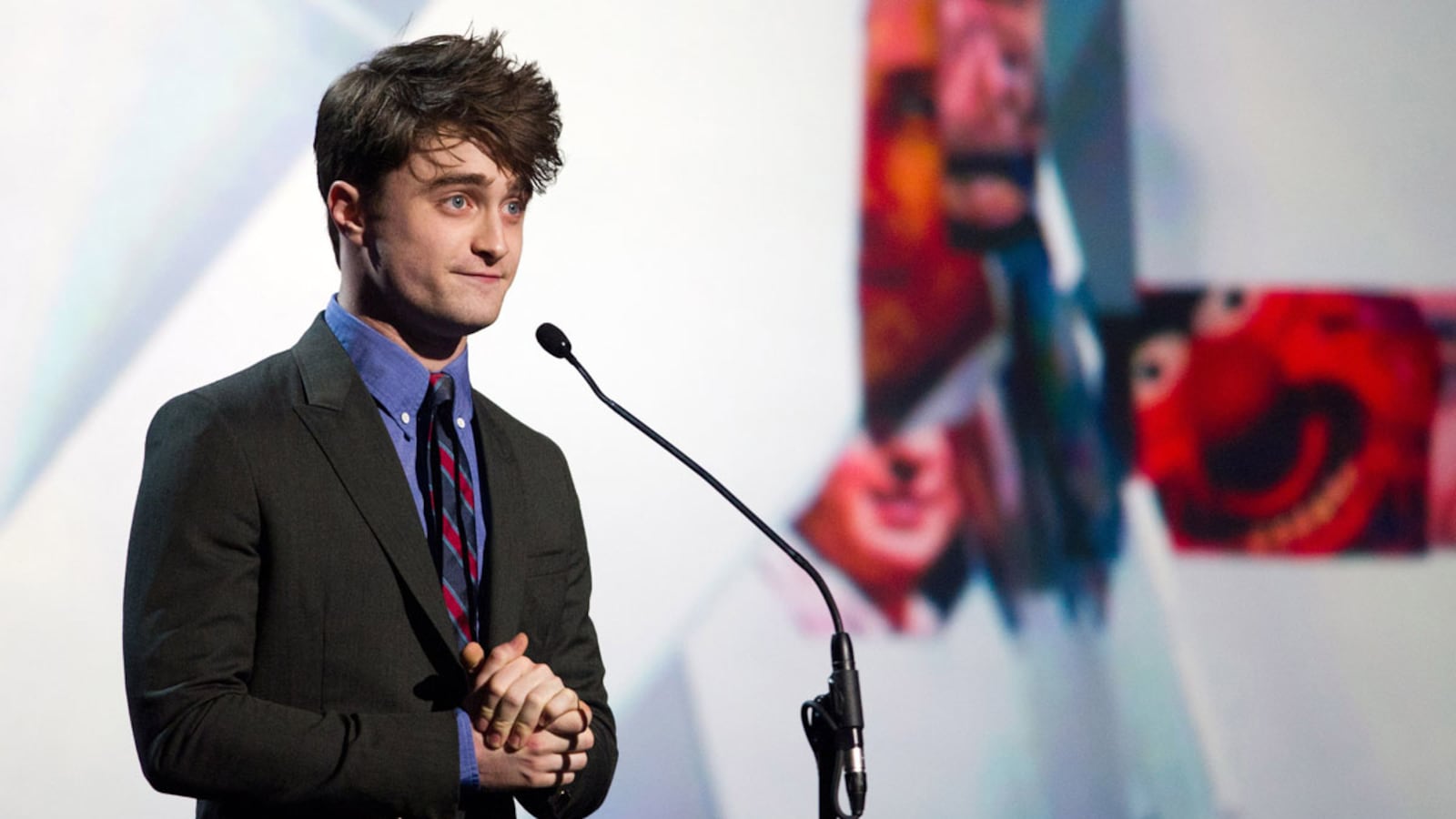 cheats/2011/07/05/daniel-radcliffe-admits-to-alcohol-problem-while-filming-harry-potter/daniel-radcliffe-cheat_tmq0ox