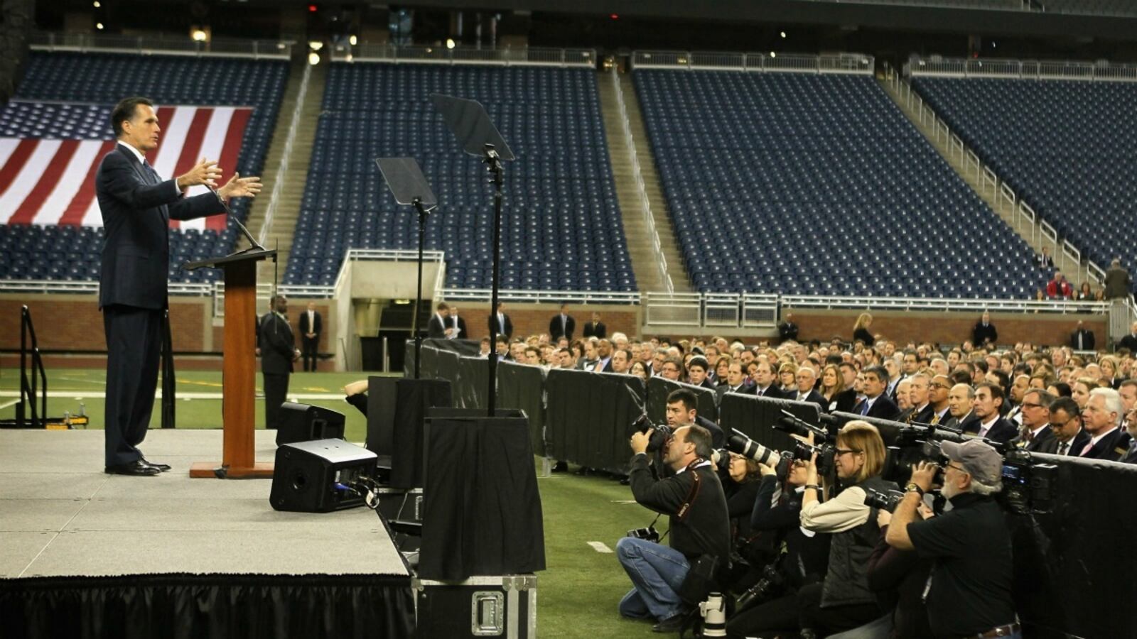 articles/2012/02/28/mitt-romney-offering-more-tax-cuts/romney-audience_qiwvuc