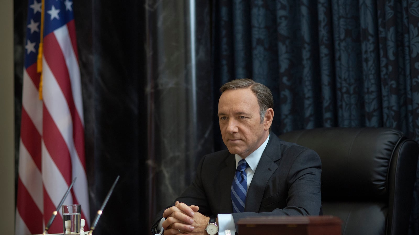 articles/2014/02/28/how-season-2-of-house-of-cards-murders-the-25th-amendment/140228-smith-house-cards_aw9csr