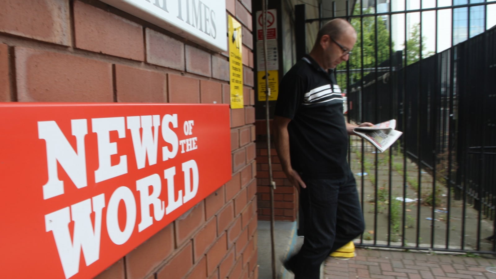 cheats/2011/07/18/u-k-whistleblower-found-dead/news-of-the-world-closing-cheat_p2gyqk