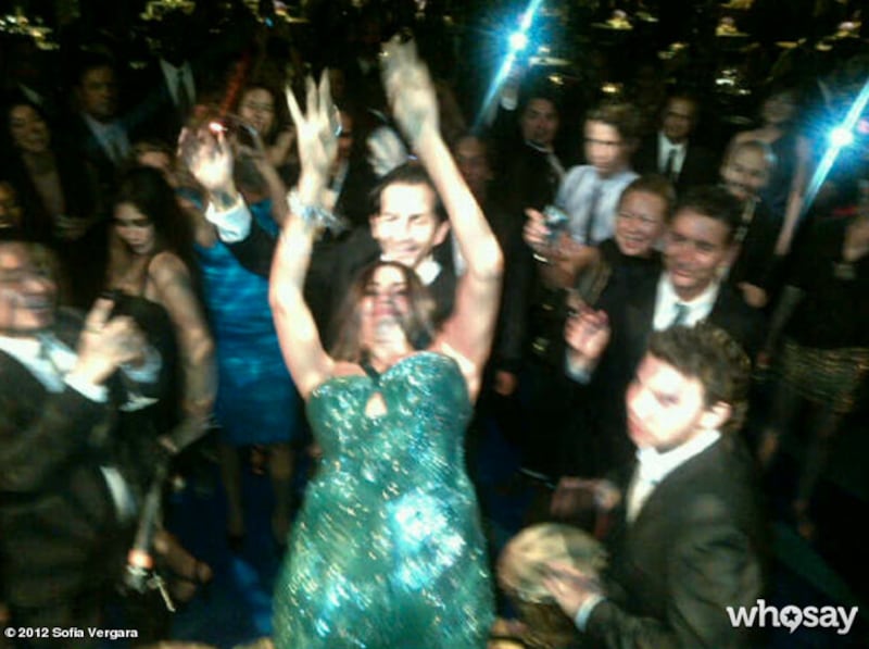 articles/2012/09/24/sofia-vergara-s-wardrobe-malfunction-at-the-emmys-didn-t-slow-her-down/sofia-vergara-emmys-7_eo0qry