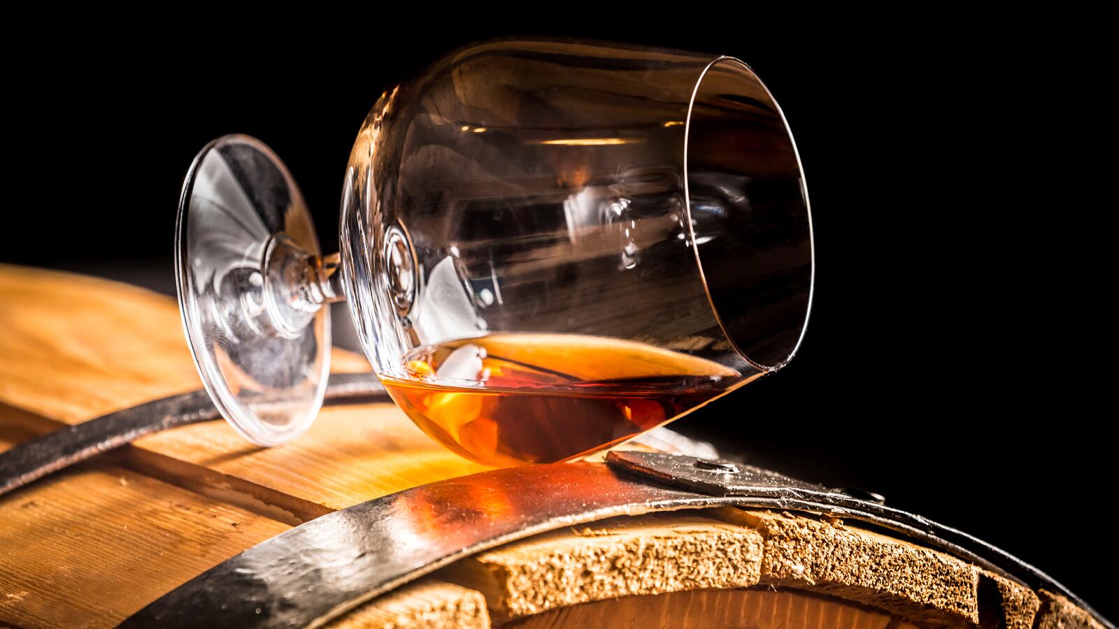 articles/2015/04/04/bourbon-aged-marshmallows-it-s-a-thing/150403-goldfarb-bourbon-tease_bgidhs