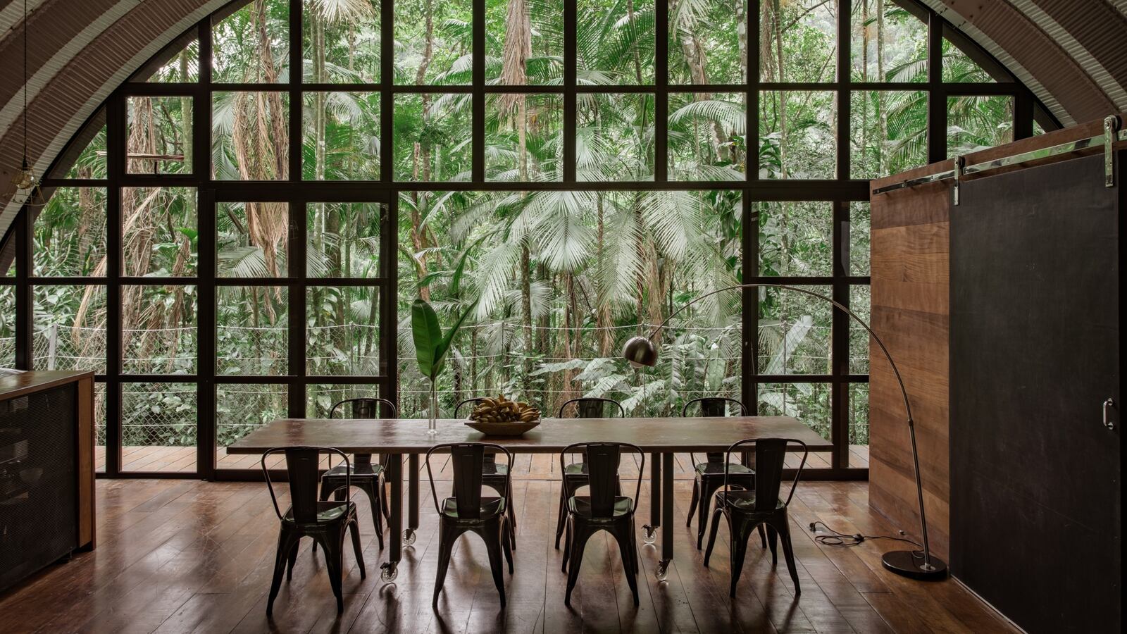 190531-mcnearney-omg-i-want-to-rent-this-house-rio-02_w1kppw