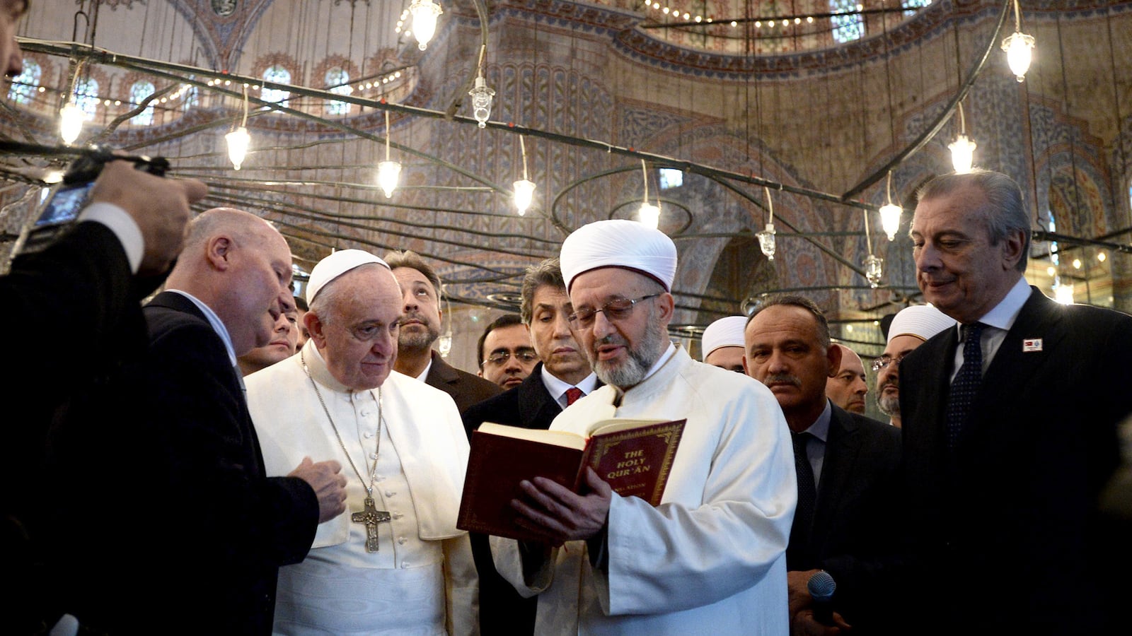 articles/2014/12/07/does-pope-francis-believe-christians-and-muslims-worship-the-same-god/141206-parini-pope-francis-tease_h11oqc
