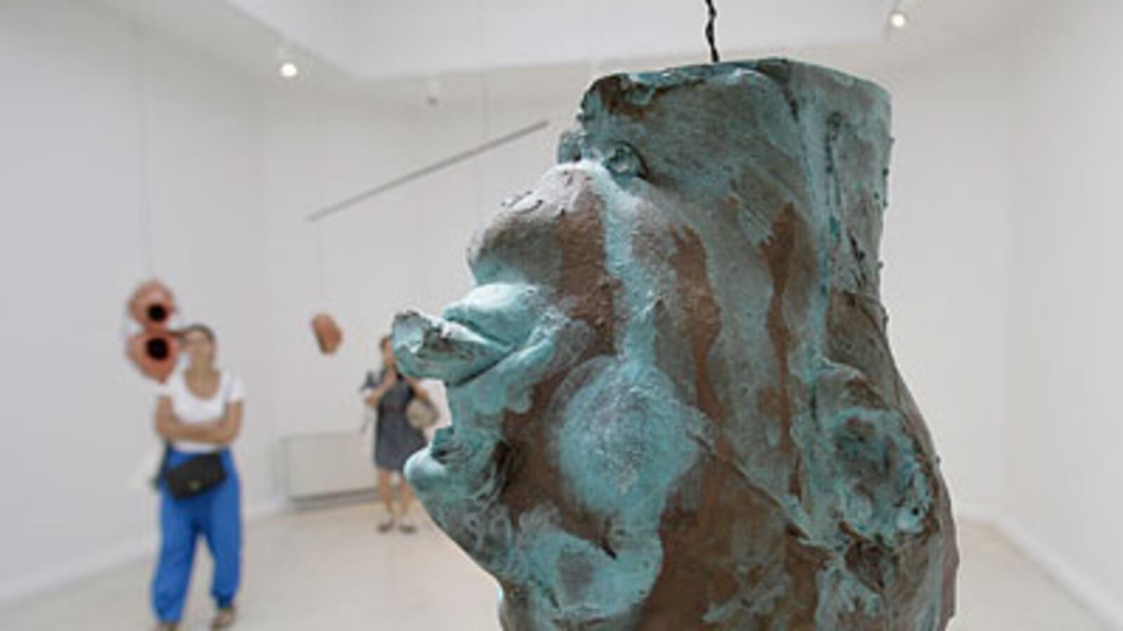 articles/2009/06/05/bruce-nauman-lights-up-biennale/nauman-exhibit---gallery-launch_tqoxps