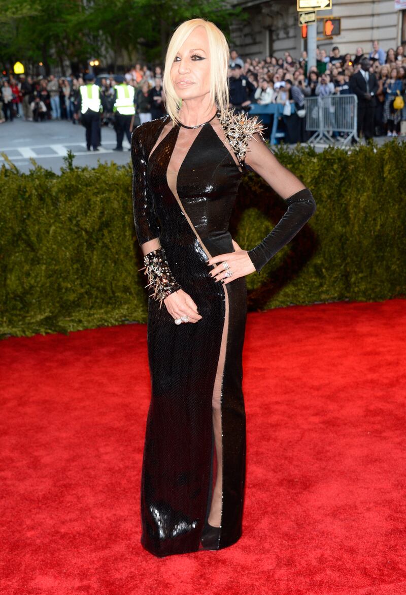 galleries/2013/05/06/met-gala-2013-red-carpet-gallery-photos/130506-met-gala-Versace_rga6qe