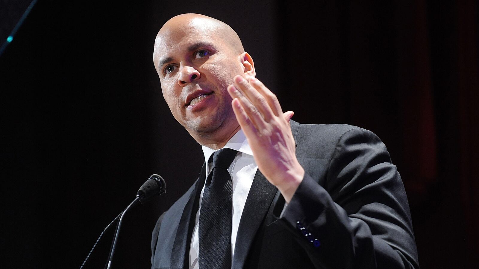 cheats/2013/08/07/jeff-zucker-s-son-15-resigns-from-job/130807-booker-cnn-cheat_lenyww