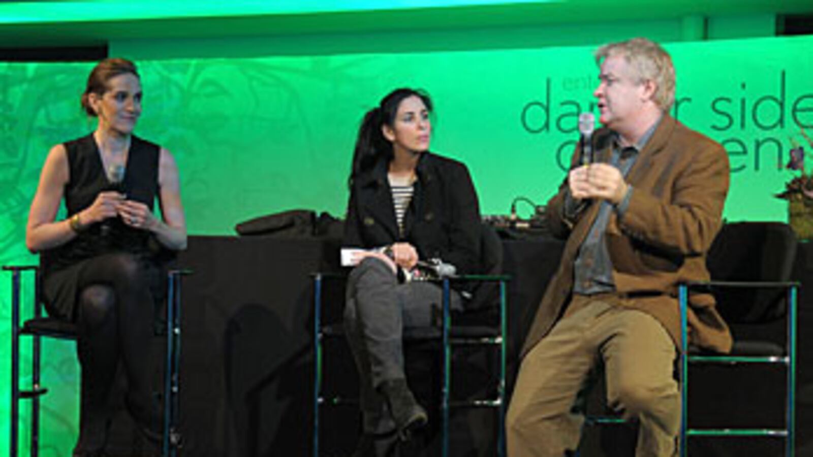 articles/2010/03/31/sarah-silvermans-climate-change-showdown/grove-silverman-climate-change_91502_c2cvy0