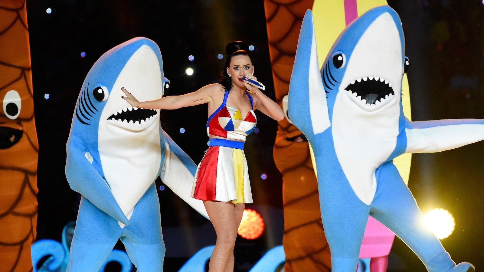 articles/2015/02/10/butt-plug-making-artist-is-the-common-ground-between-katy-perry-and-taylor-swift/160210-joiner-shark-tease_bmiati