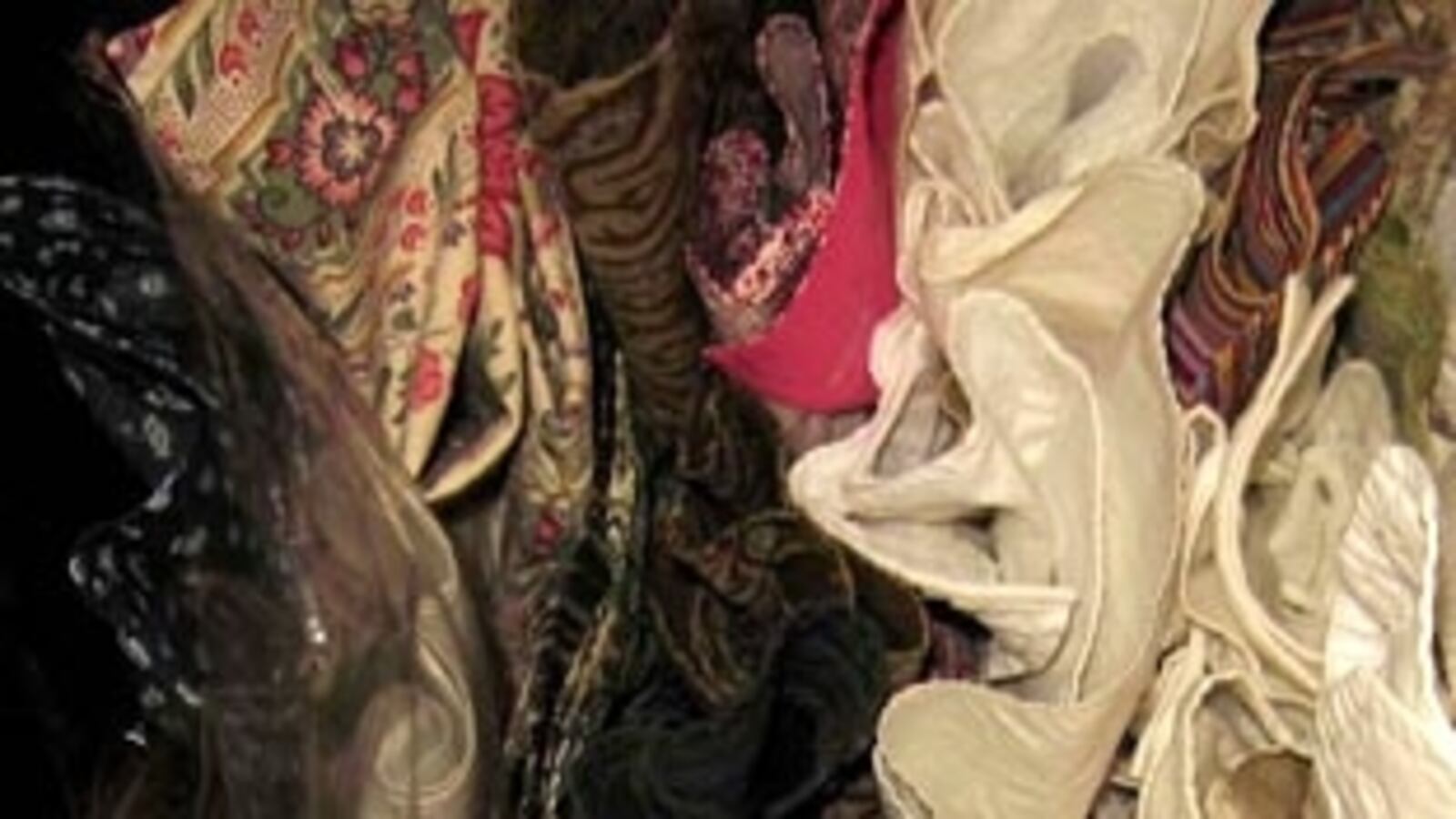 articles/2009/07/16/the-art-of-voyeurism/neke-carson-closet-photos-01_vui8iy