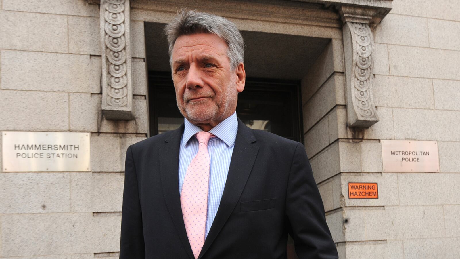 cheats/2011/09/23/scotland-yard-consultant-paid-by-notw/neil-wallis-news-of-the-world-scandal-cheat_nvjn16