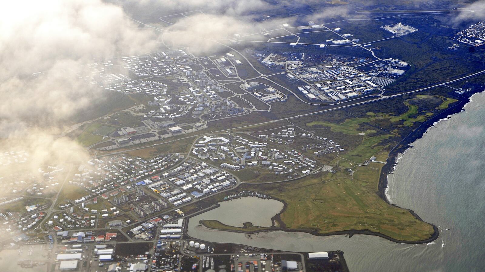 articles/2013/06/11/edward-snowden-and-what-it-takes-for-an-american-to-get-asylum/130611-snowden-iceland-dickson-tease-new_itah0h