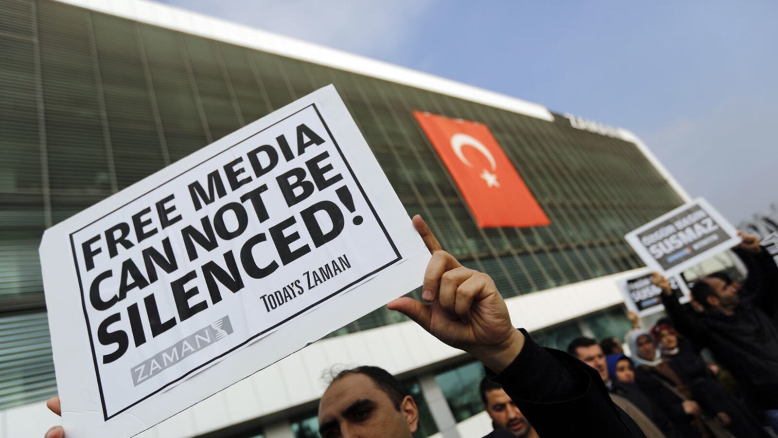 cheats/2014/12/14/turkey-arrests-20-in-newspaper-tv-raid/141215-turkey-media-cheat_czd4p7