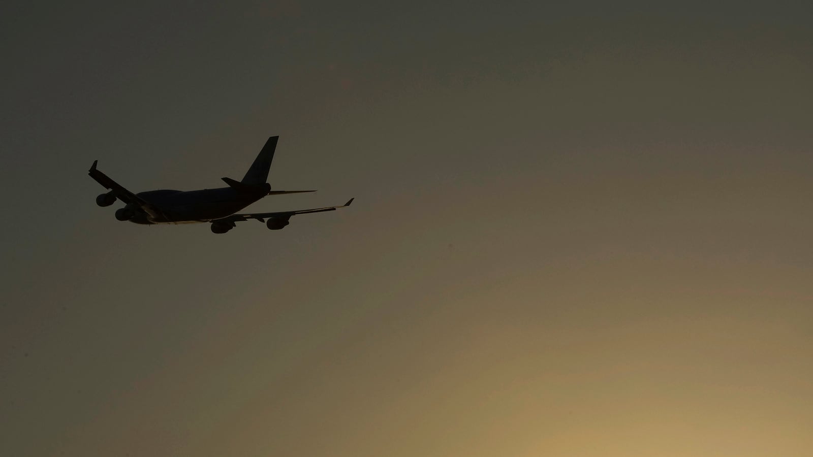 2010-04-18T000000Z_1924947563_GM1E64J07JU01_RTRMADP_3_EUROPE-AIR-KLM_ixn9ec