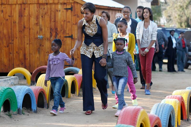 galleries/2011/06/23/michelle-obama-in-south-africa/michelle-obama-south-africa2_ub2jql