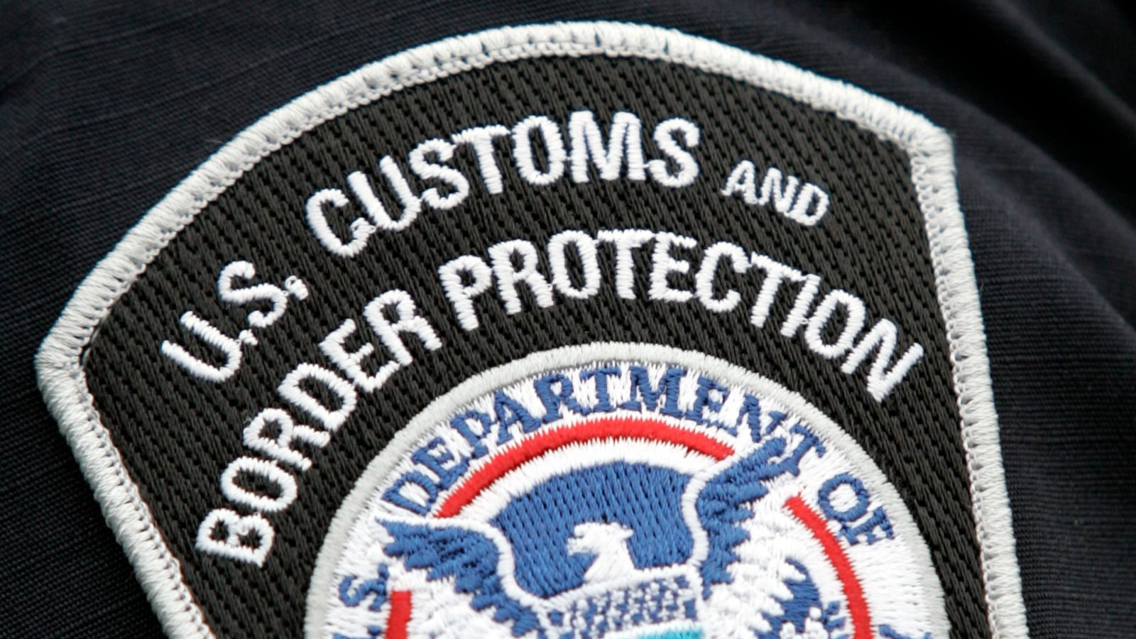 cheats/2017/01/31/872-refugees-to-be-allowed-in-u-s-despite-trump-order/170131-us-customs-refugees-cheat_w8ehcl