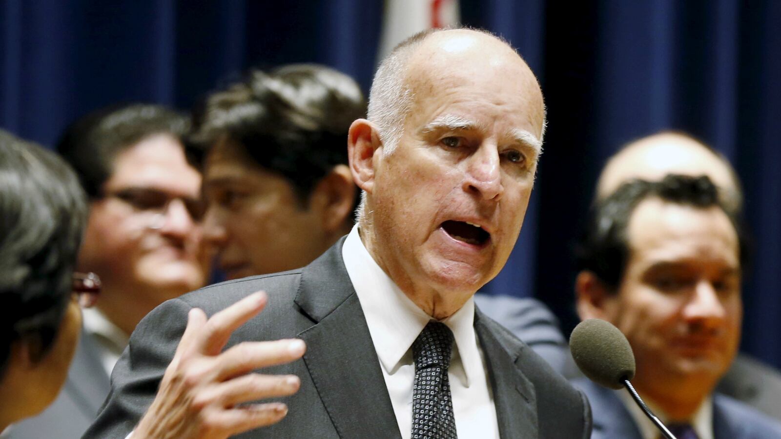 cheats/2016/05/31/california-s-governor-endorses-hillary/160531-jerry-brown-endorsement-cheat_il9bmn