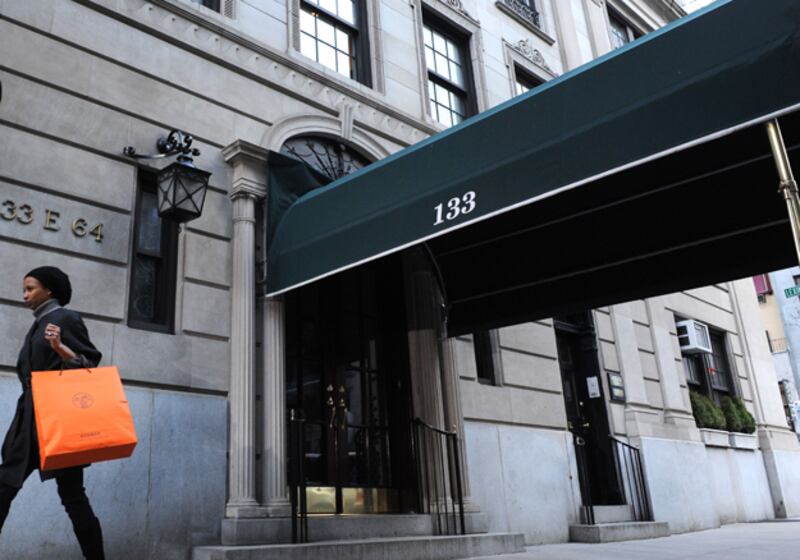 galleries/2010/12/16/gilded-cages/celeb-house-arrest---madoff_fudfim