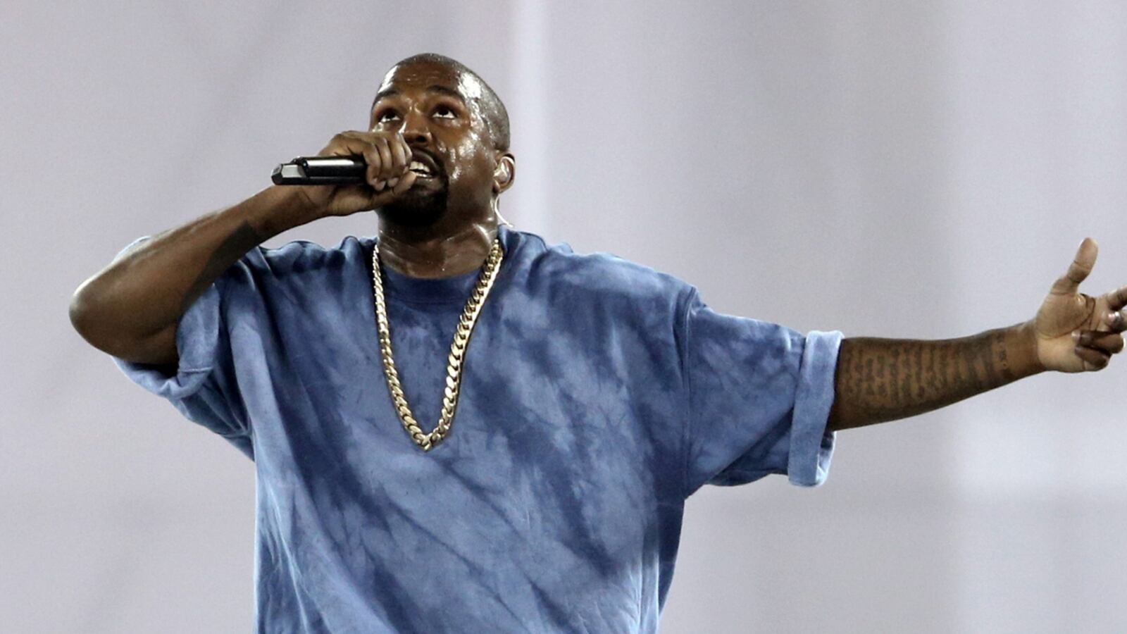 articles/2016/12/01/kanye-joins-kim-in-opting-for-quieter-life-suspends-tour-indefinitely/161201-kanye-west-sykes_ff2kvy