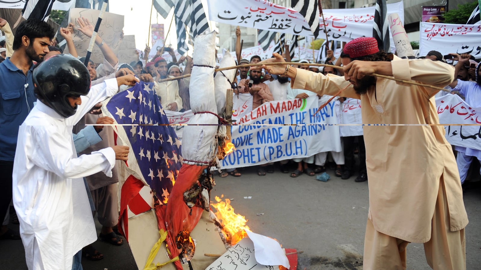 articles/2012/09/17/memo-to-obama-speak-for-free-speech/protest-pakistan-flag_zycwpg