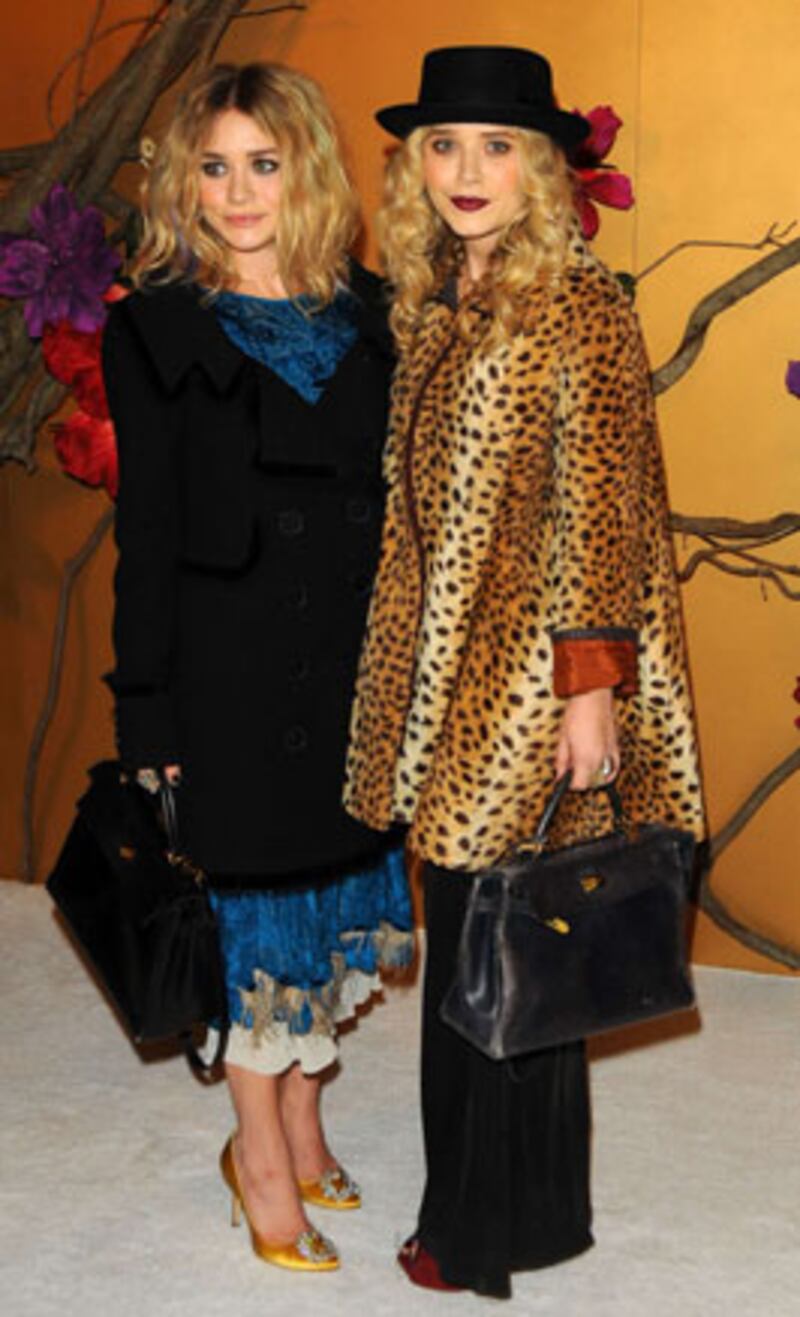 galleries/2009/11/18/tribute-to-tim-burton/red-carpet---olsens_l0oqkx