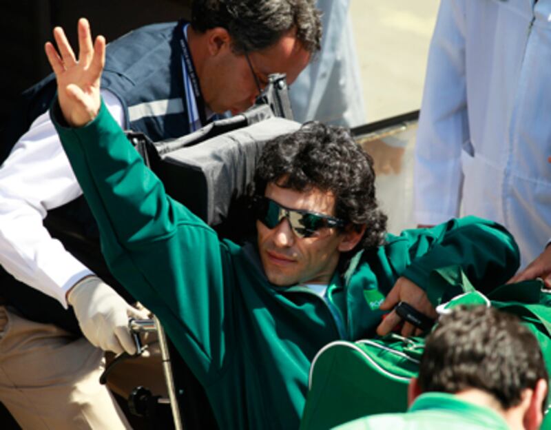 articles/2010/10/13/why-dont-the-chilean-miners-have-beards/miners-rescue-gallery-launch_azabjz