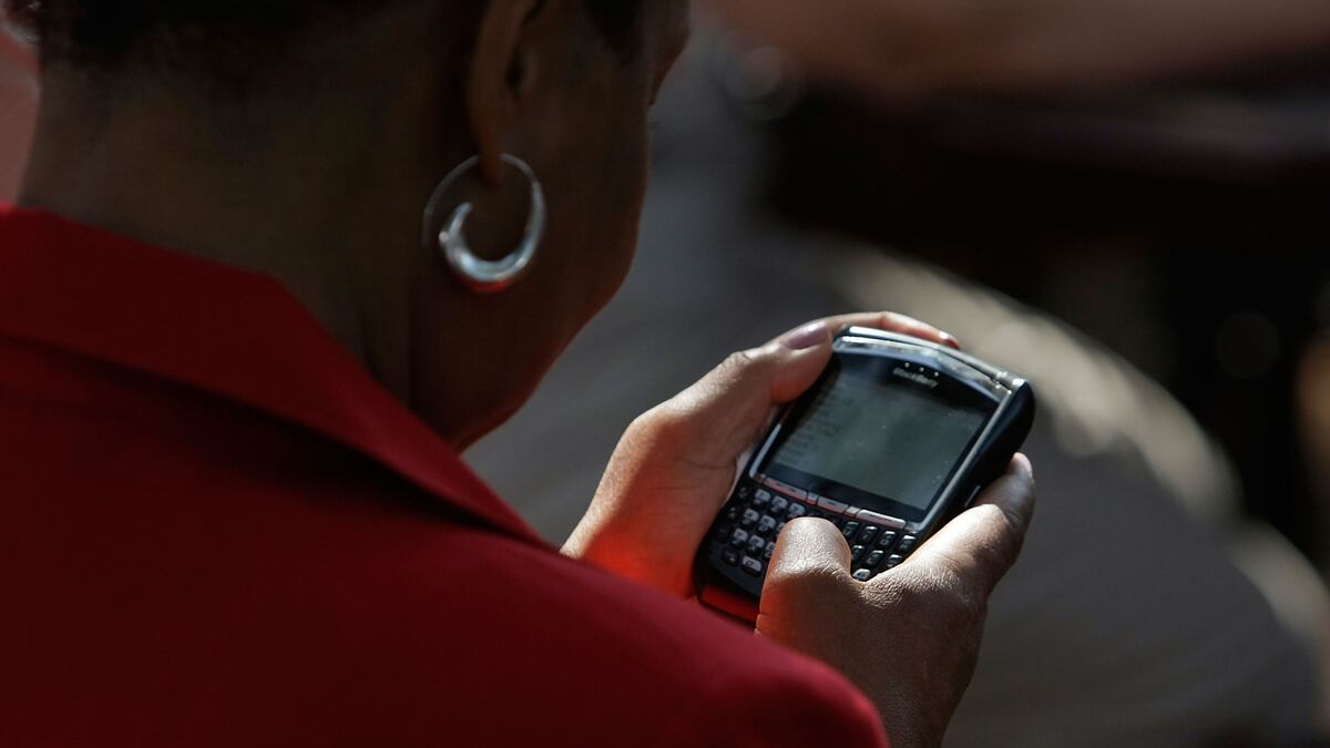 cheats/2011/10/10/glitch-cuts-off-blackberry-users/blackberry-service-down-cs_xksorw